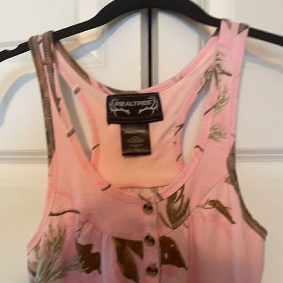 Realtree tank size small  - Picture 2 of 4